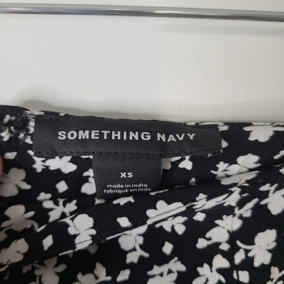 SOMETHING Navy floral mini Skirt sz XSmall - Picture 4 of 11